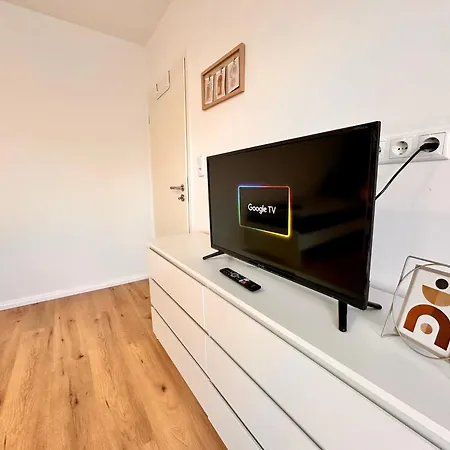 Ochtum Living - Self Check-in Mit Smart-tv, Zentral, Wlan, Balkon Apartman