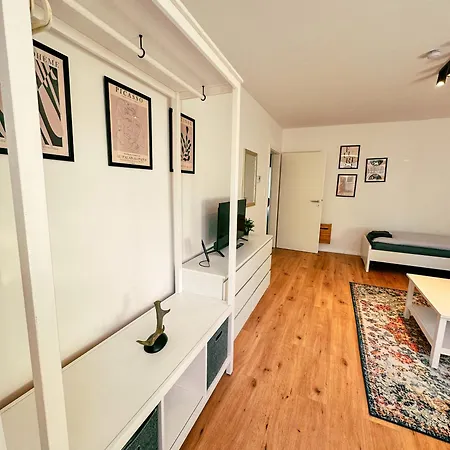 Ochtum Living - Self Check-in Mit Smart-tv, Zentral, Wlan, Balkon Bréma
